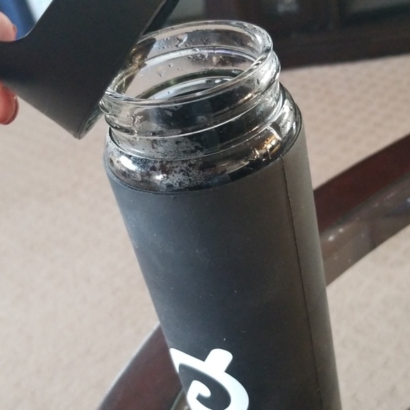 Peloton glass water bottle with rubber sleeve - Picture 2 of 4